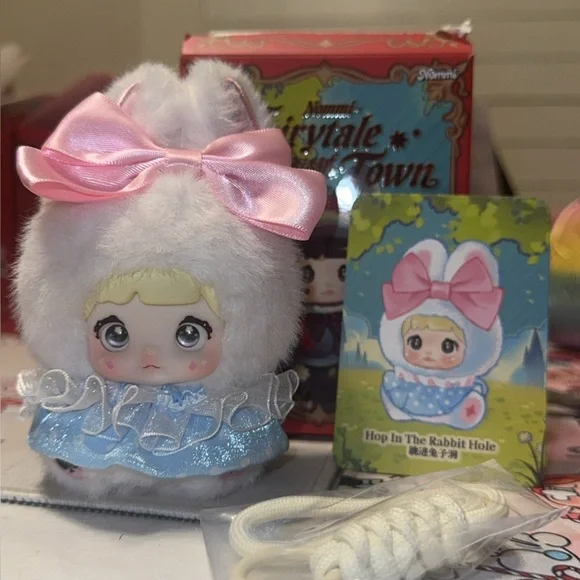 Nommi Fairytale Town-Alice in Wonderland - Picture 1 of 5